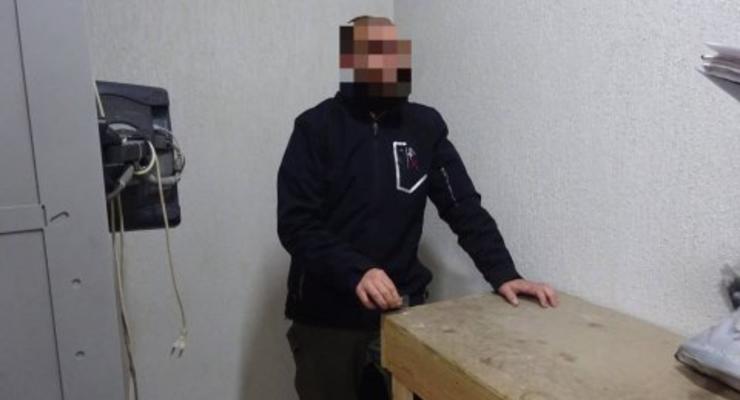 Инспектора Лукьяновского СИЗО арестовали за поставку наркотиков заключенным