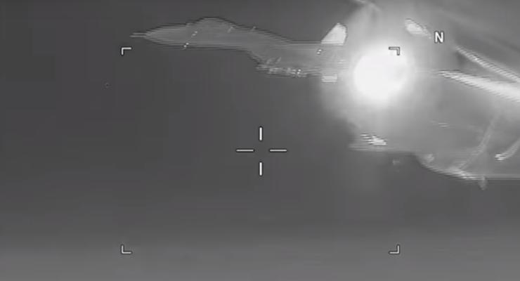 Появилось видео перехвата самолета США российским СУ-27 над Черным морем