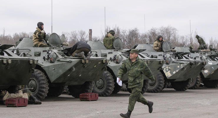 В Донецк под "выборы" стягивают танки и тяжелую артиллерию - СЦКК