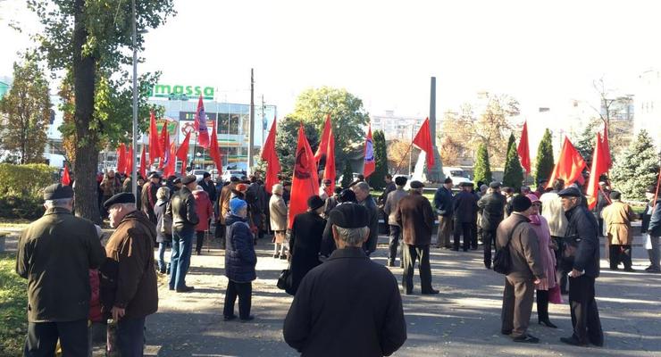 В Запорожье произошла потасовка на митинге в честь Октябрьской революции
