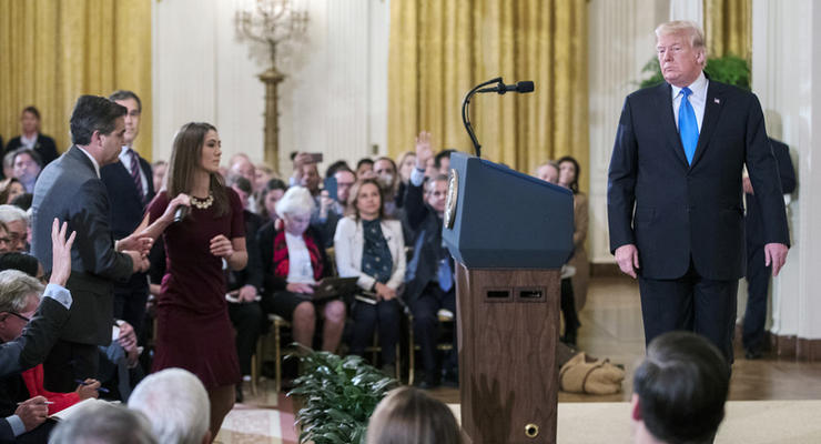 Журналиста CNN лишили допуска в Белый дом после скандала с Трампом
