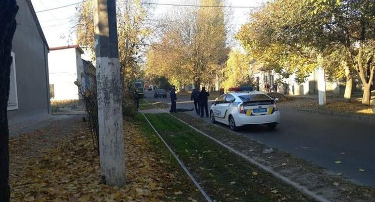 Одесские полицейские застрелили убийцу, напавшего на них с топором
