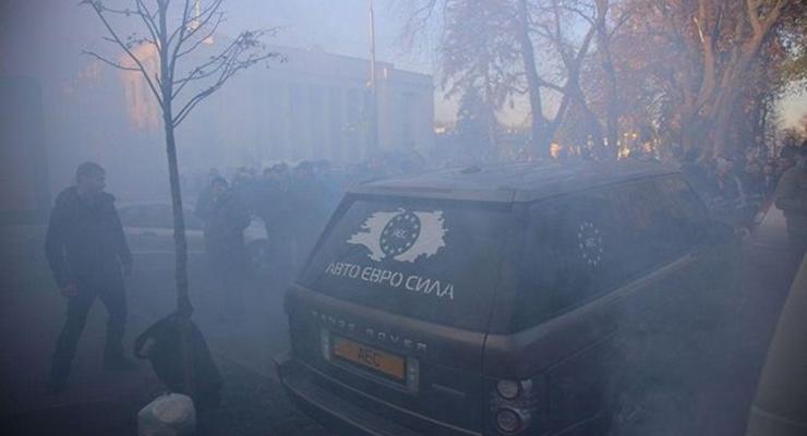 Митингующие под Радой автомобилисты напали на депутата