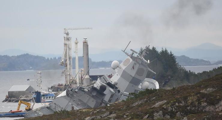 В Норвегии после столкновения танкера и фрегата остановились предприятия