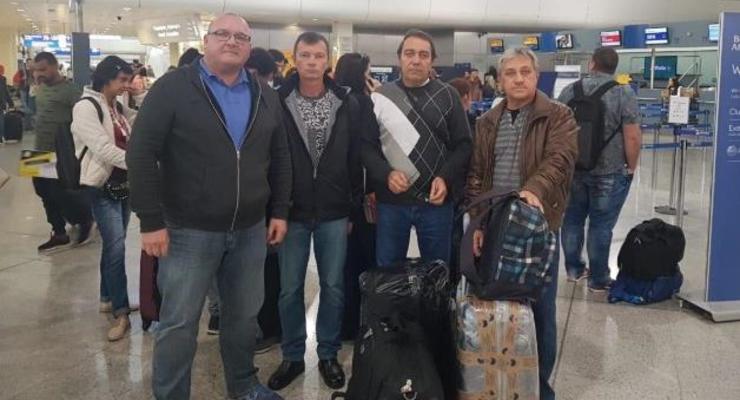 Из греческой тюрьмы вернулись трое украинских моряков