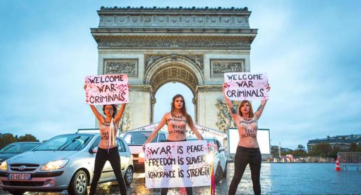 Femen провели акцию в Париже к приезду глав иностранных государств