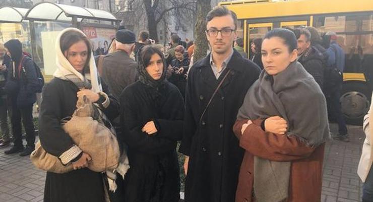 В транспорте Киева актеры покажут образы людей времен Голодомора