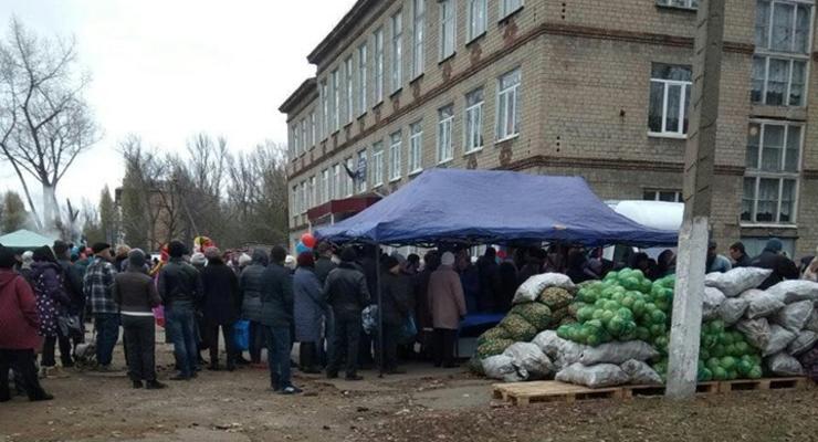Боевики на "избирательных участках" организовали продажу продуктов - СБУ