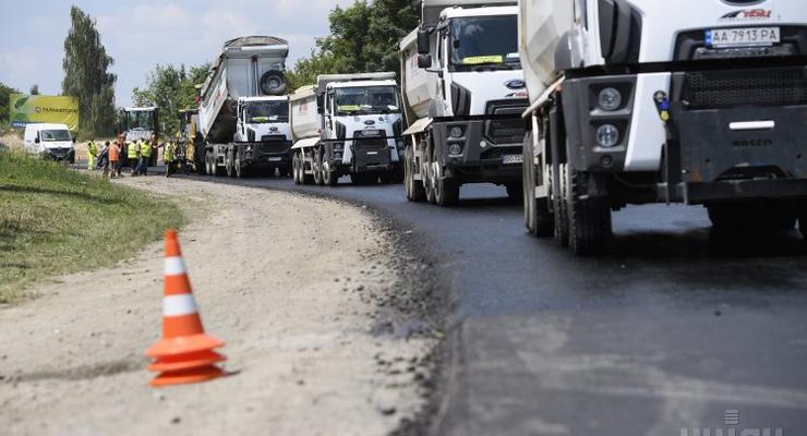 На ремонт украинских дорог выделили рекордную сумму