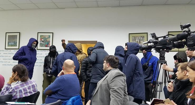 Титушки напали на организаторов пресс-конференции о коррупции в украинском футболе