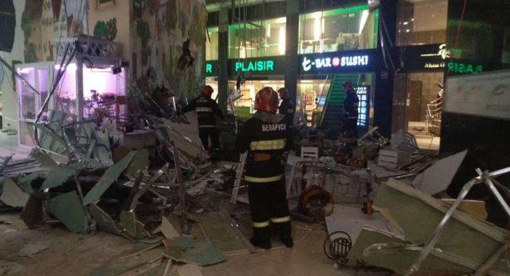 В Минске в ТРЦ обрушился потолок, есть пострадавшие