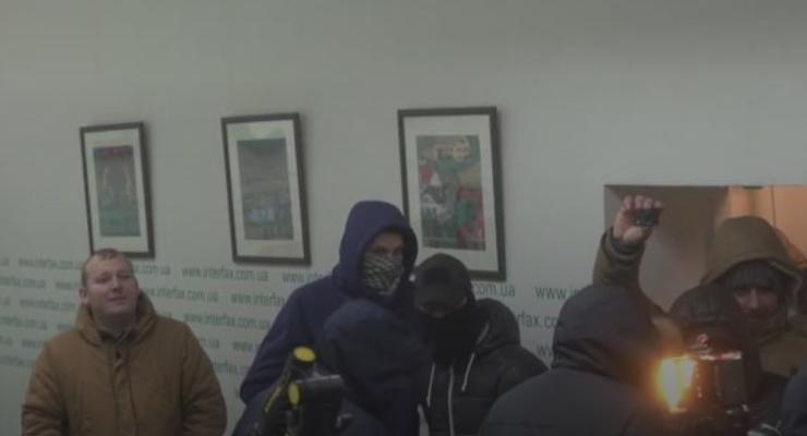 В Киеве неизвестные в масках ворвались в информагентство