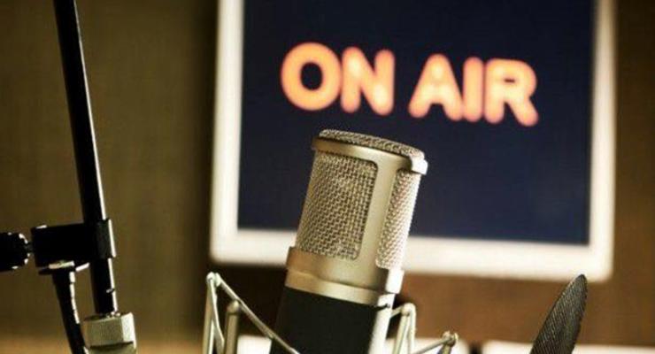 Порошенко заявил о перевыполнении радиостанциями языковых квот