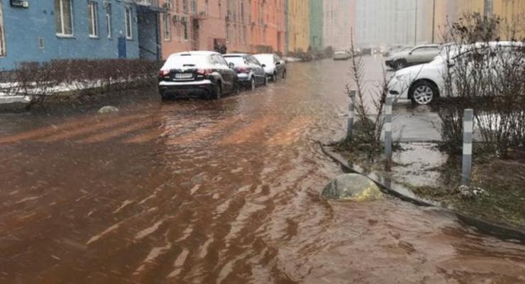 В Киеве прорвало водопровод, затоплены дворы