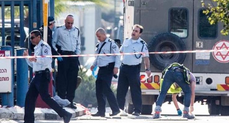 В Иерусалиме палестинец напал с ножом на полицию