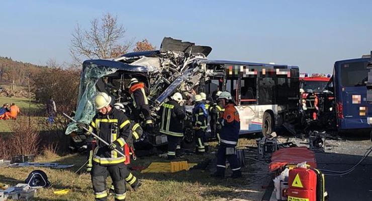 В Германии столкнулись два школьных автобуса: 19 пострадавших