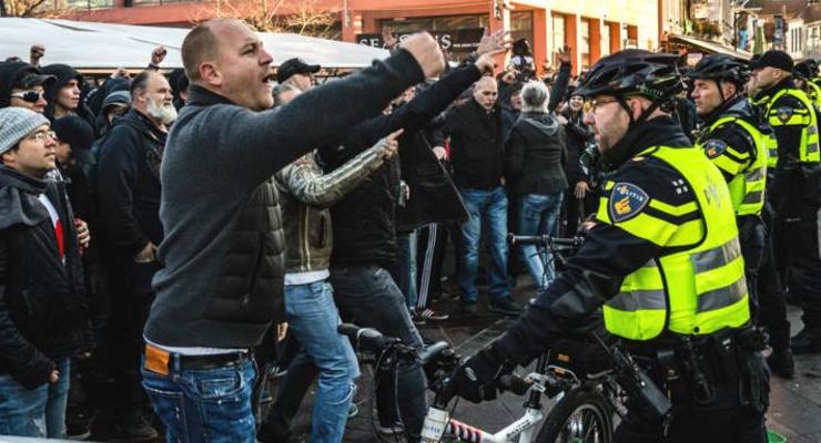 В Нидерландах задержали участников акции против помощника Святого Николая