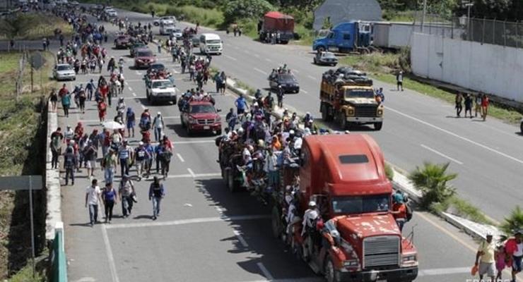 Новый караван мигрантов из Сальвадора направился к границе США