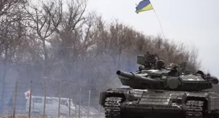 Минобороны показало зрелищные учения танкистов на Донбассе