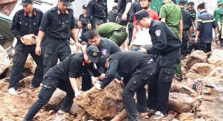 В результате оползней во Вьетнаме погибли 13 человек