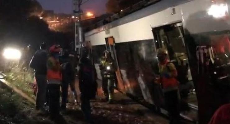 В Испании поезд сошел с рельсов, есть жертвы