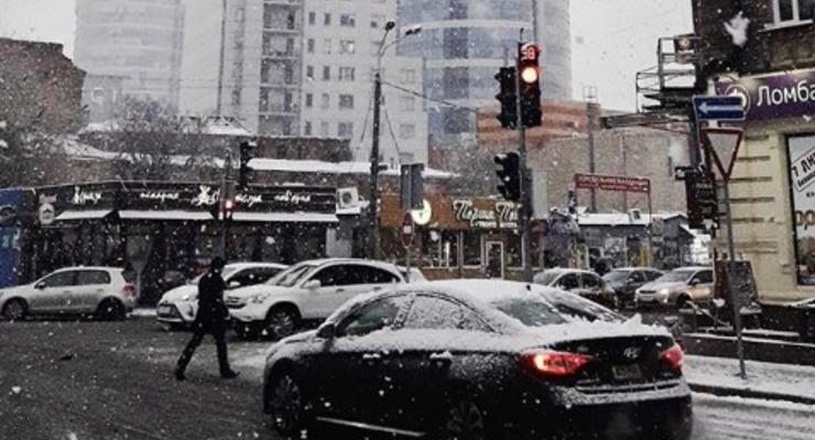 Днепр и Харьков засыпало снегом