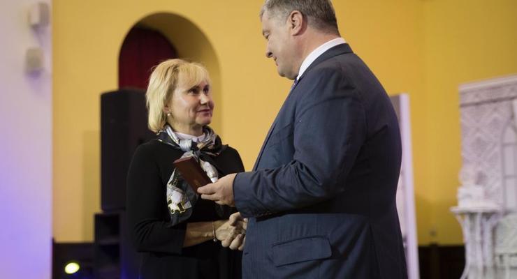 Порошенко наградил Сущенко орденом За мужество