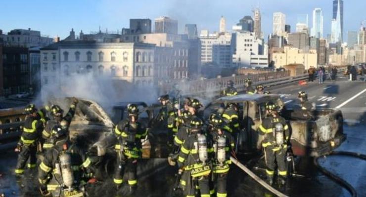 На мосту в Нью-Йорке загорелись авто, есть жертвы