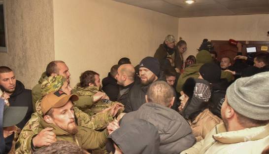 В суде Одессы произошла драка, 50 задержанных