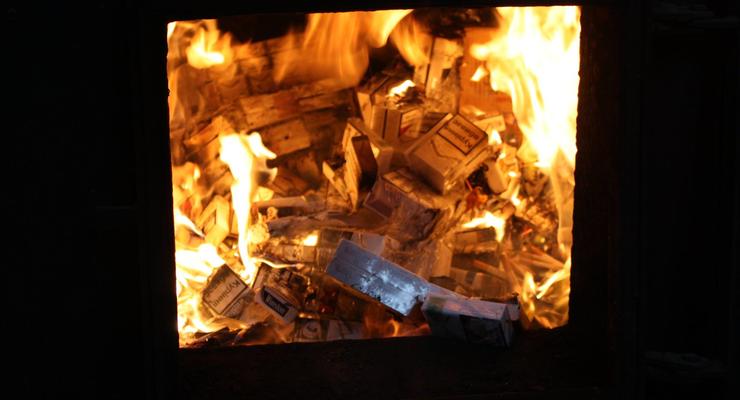 На Львовщине сожгли контрабандных сигарет на полмиллиона