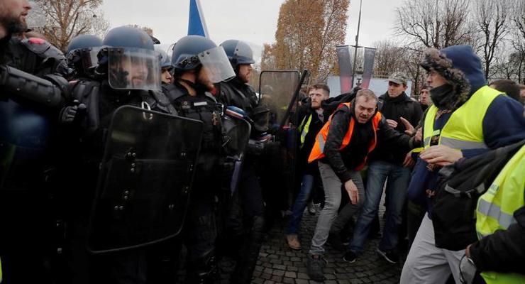 Полиция Парижа применила силу против протестующих
