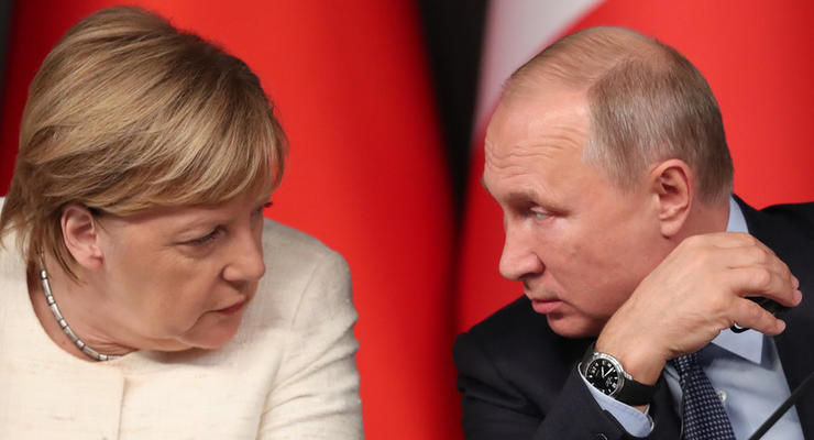 Путин попросил Меркель "повлиять" на Украину