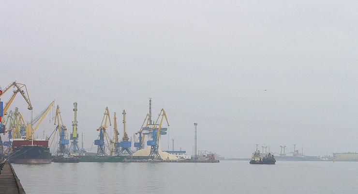 На выходе и входе в Керчь-Еникальский канал простаивают 20 украинских кораблей с грузом