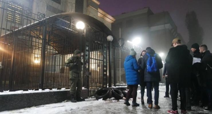 РФ завела два дела по нападениям на свои представительства в Украине