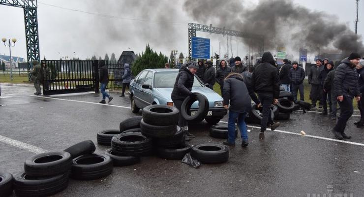 Львовская таможня назвала убытки от блокады границы "евробляхерами"