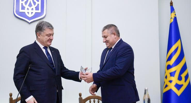 Порошенко вручил удостоверение новому губернатору Черниговщины