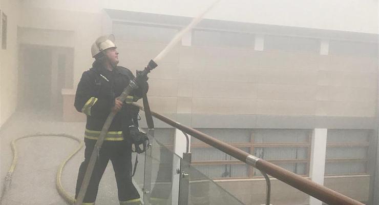 Горело здание Минфина: Пожарные эвакуировали чиновников