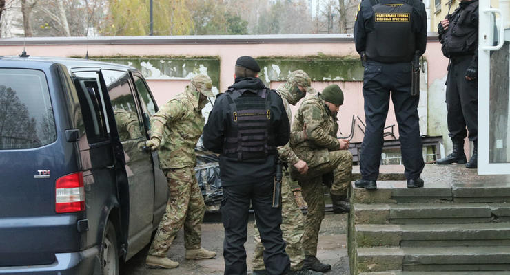 Двоих украинских моряков и офицера СБУ уже перевели из больницы в СИЗО - СМИ