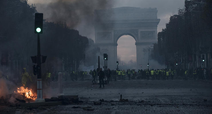 Гостиницы в Париже понесли миллионные убытки из-за протестов