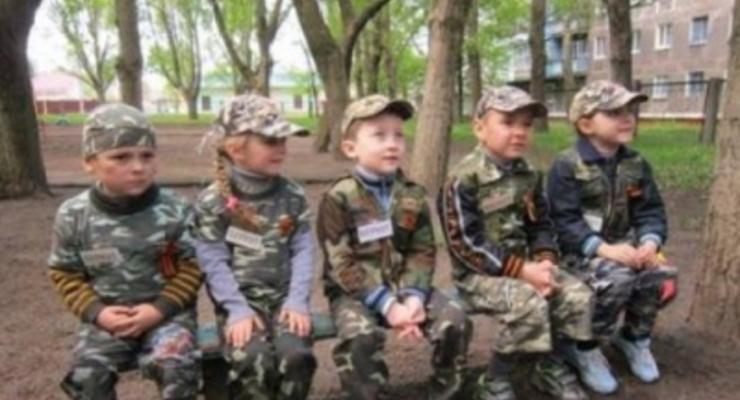Боевики "ЛДНР" учат детей с 9 лет обращаться с оружием