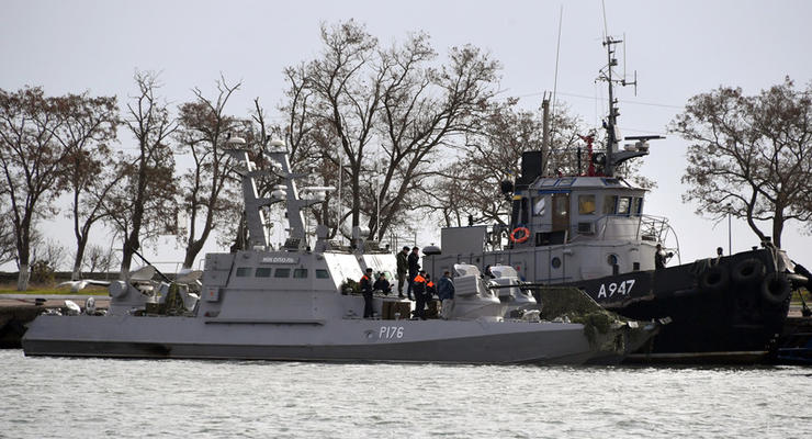 Россия куда-то перевезла два из трех захваченных у Украины кораблей