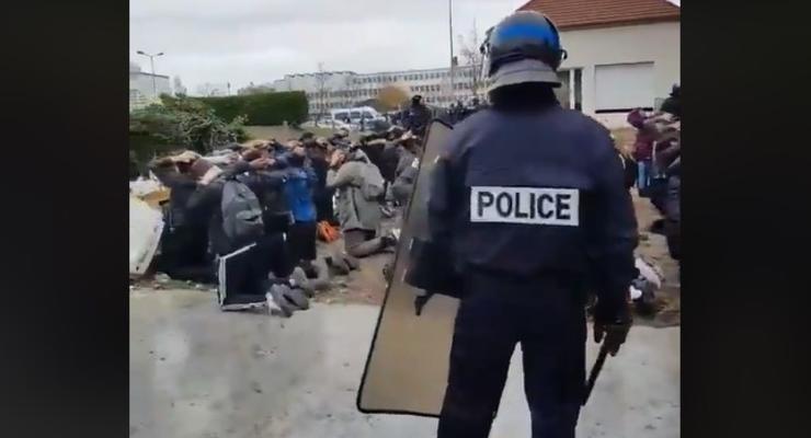 Во Франции прошли школьные протесты, более 700 задержанных