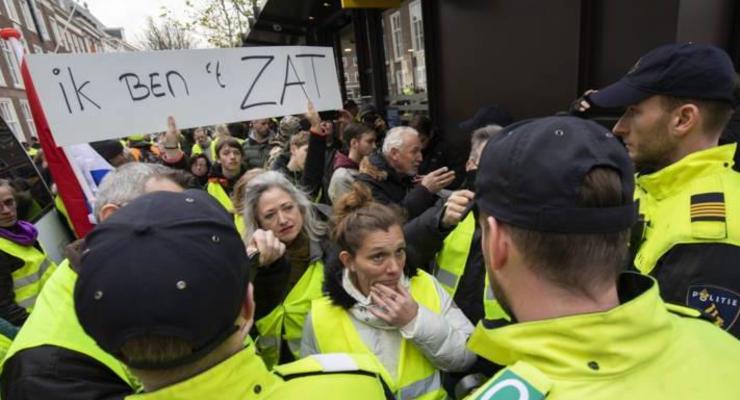 В Нидерландах прошла акция протеста "желтых жилетов"