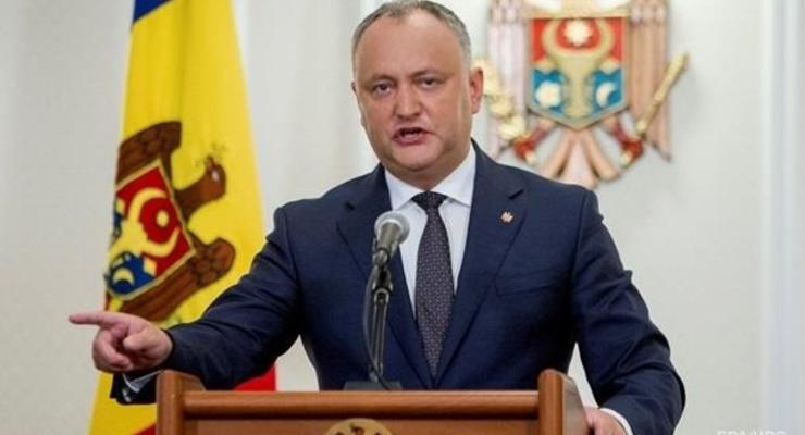 Президента Молдовы временно отстранили от должности