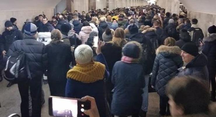 В московском метро произошла масштабная давка, есть пострадавшие