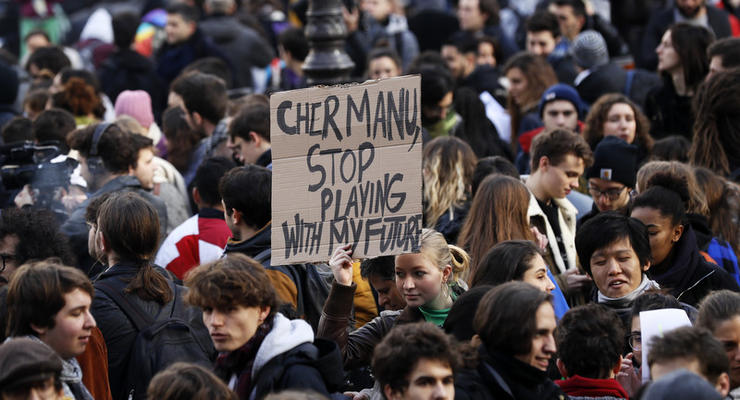 Во Франции школьники устроили массовые протесты