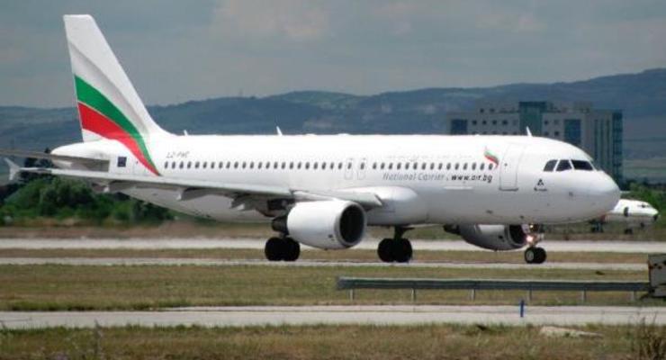 В самолете болгарского министра во время полета лопнуло окно