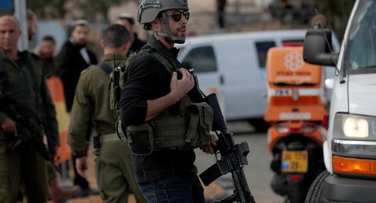 В Израиле палестинец застрелил двух военных