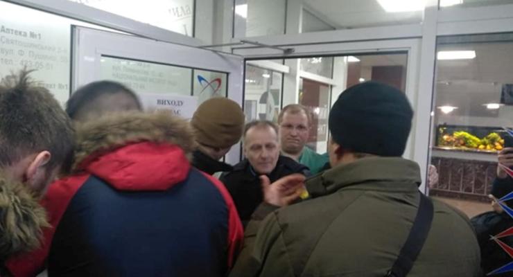 В киевском Институте сердца задержали радикалов