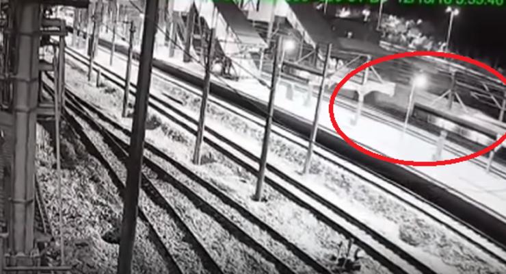 Столкновение поездов в Турции: Появилось видео момента аварии